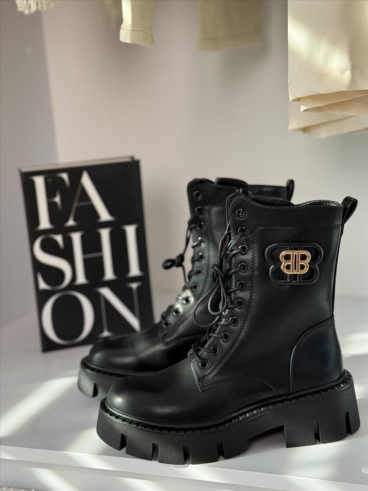 efashion s.r.o. - DOB;Accesoires;Schuhe;Young Fashion - Medvedov